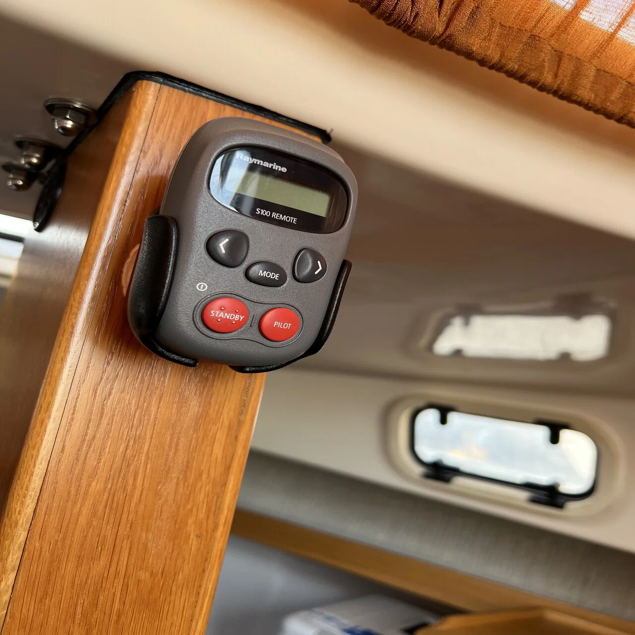 Raymarine ST1000+ オートパイロット 自動操縦装置 【公式通販】