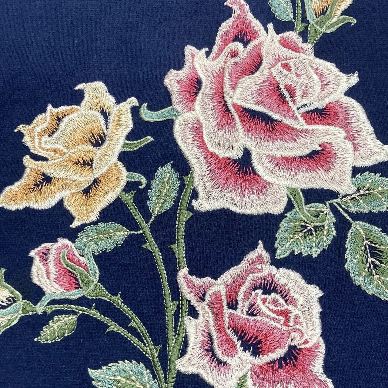 花柄の刺繍が全部同じに見えてしまう・・・これを見れば180度