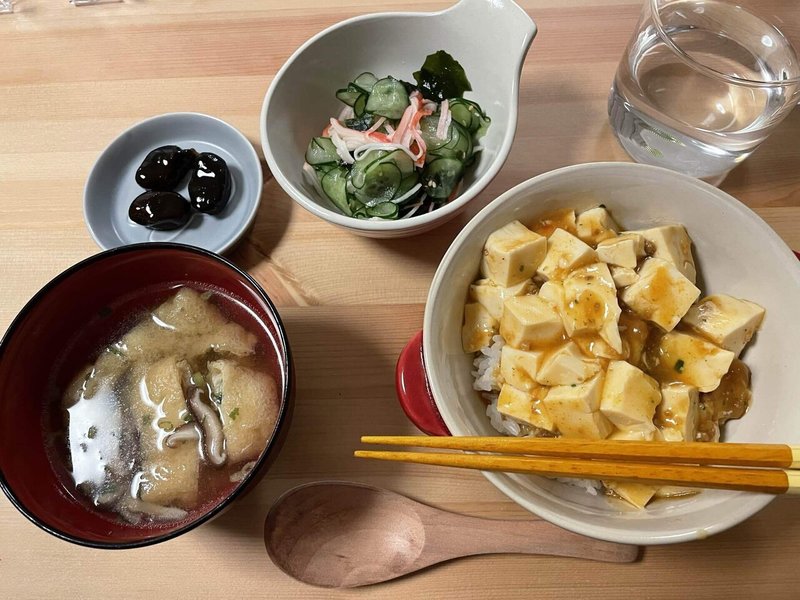 麻婆豆腐丼とお味噌汁