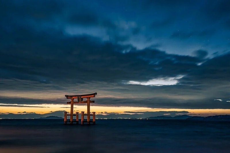 日本・湖・鳥居・和・調和・琵琶湖・トワイライト・夕暮れ・静謐