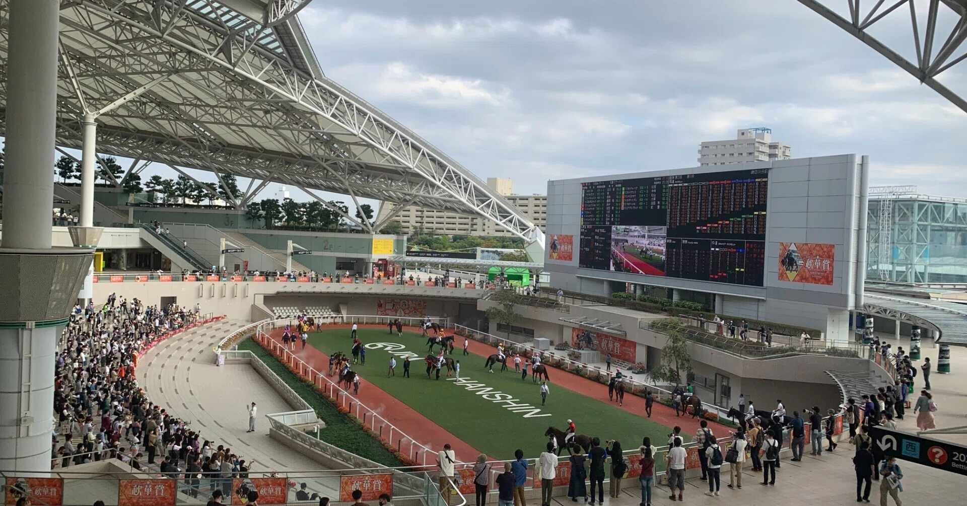 Guide to Horse Racecourse in Japan: Hanshin Racecourse / 阪神競馬