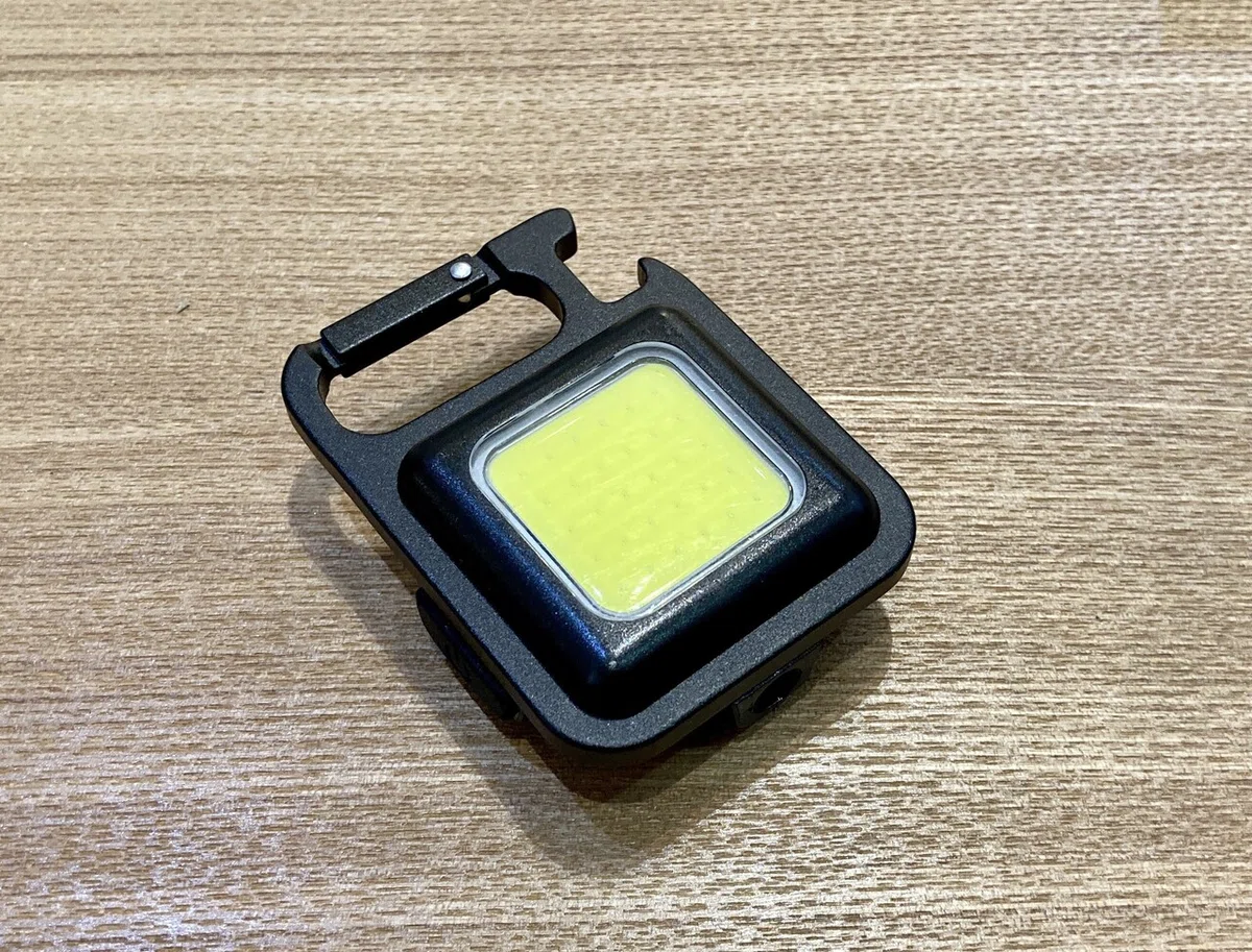 忘れ物を暗い店内で漁りがちな私が愛する「2つのLEDライト」の話を 