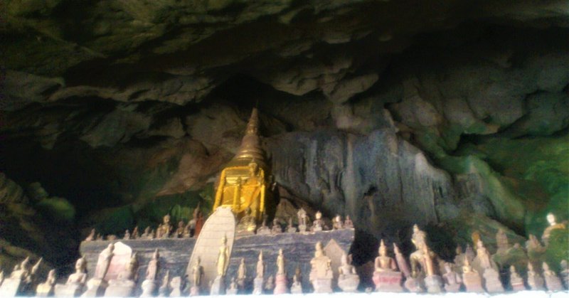 東南アジアの風景 (14) ラオス｜数千体の仏像があるパクウー洞窟