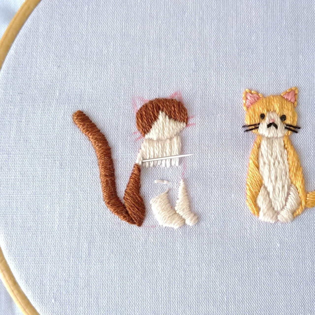 2匹の猫の刺繍図案🐈🐾 ステップ18 〜ハチワレ猫の体の刺繍