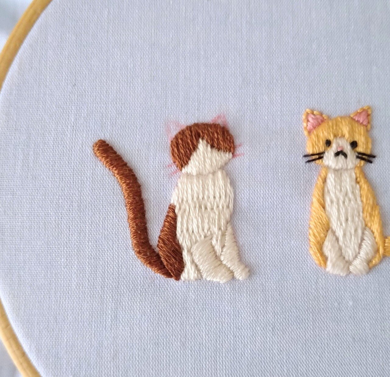 2匹の猫の刺繍図案🐈🐾 ステップ18 〜ハチワレ猫の体の刺繍