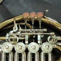 ホルン　ノンプレッサー装置 49 ホルンでノンプレス装置を使って柔軟な唇を養います♪｜福田プロ