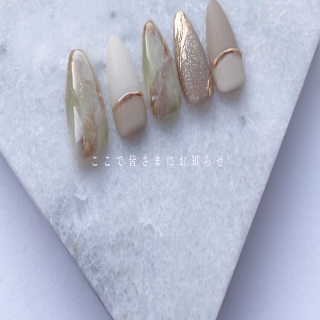 セリア 冬ネイルに 奥行き大理石カーキネイル 大人可愛いニュアンス Lueir Nail ルワネイル Enmi えんみ Note