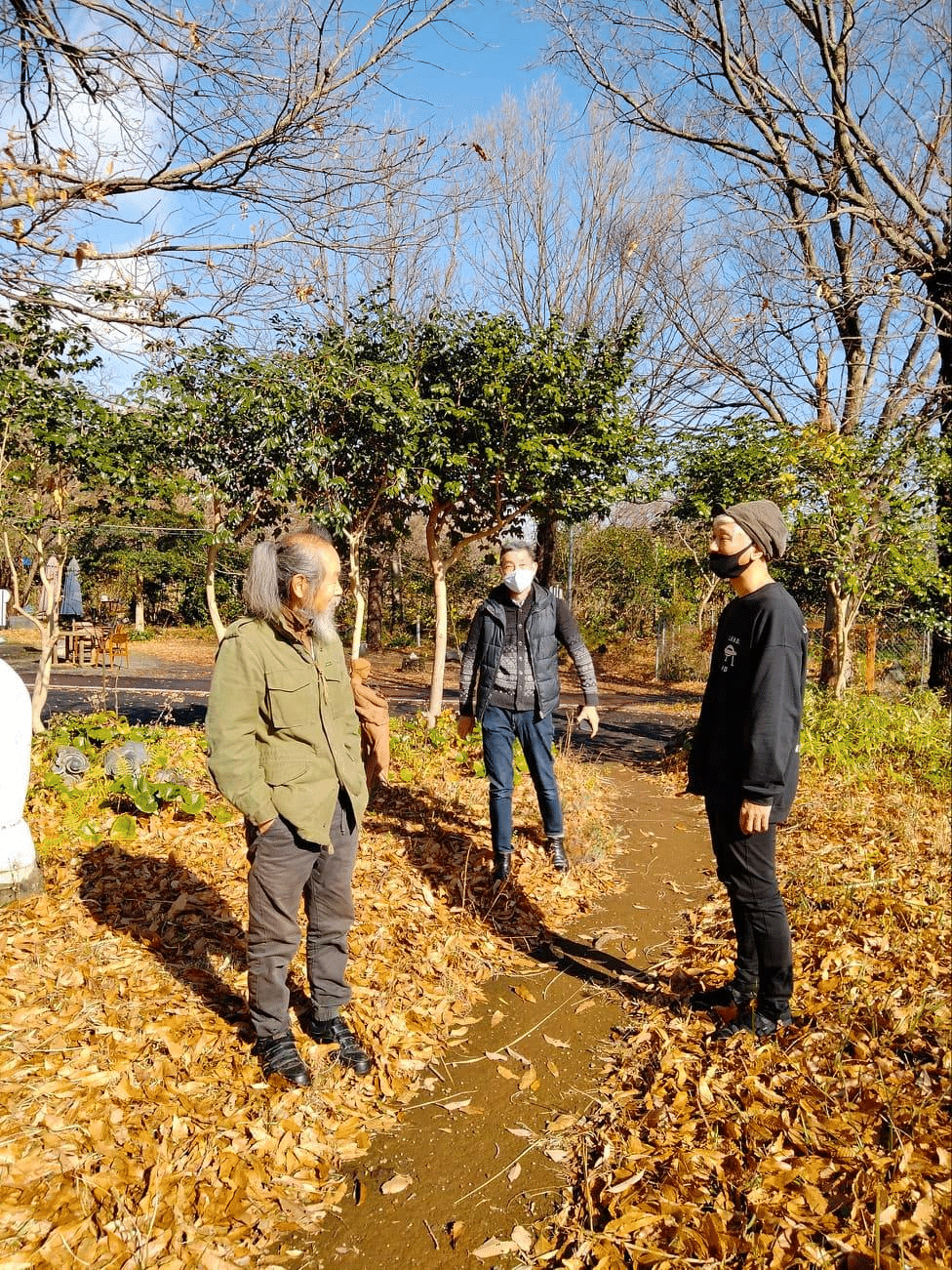 新造真人「呼吸と指先がカラフルに色づく、彫刻家 重岡建治さんの