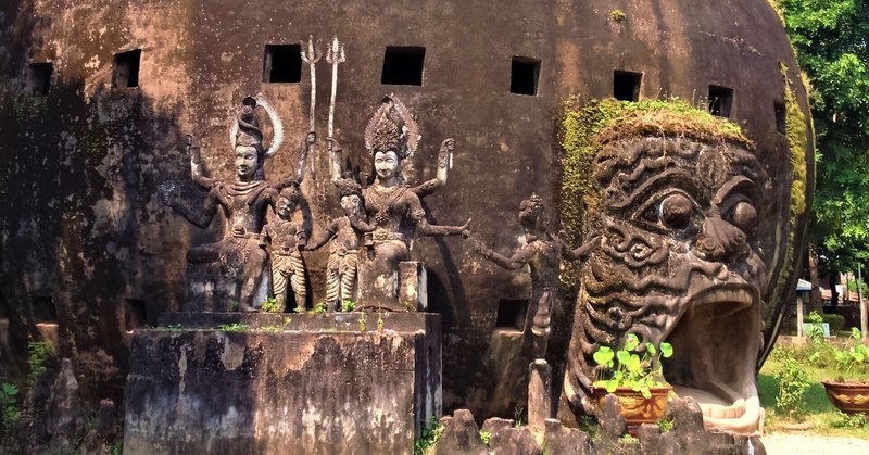 東南アジアの風景 (19) ラオス｜ヴィエンチャン郊外の摩訶不思議な彫刻公園