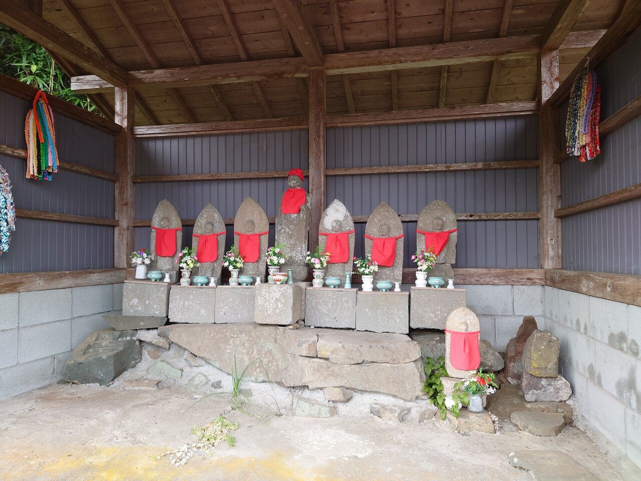 西長野の六地蔵（八地蔵）｜豊田町観光協会