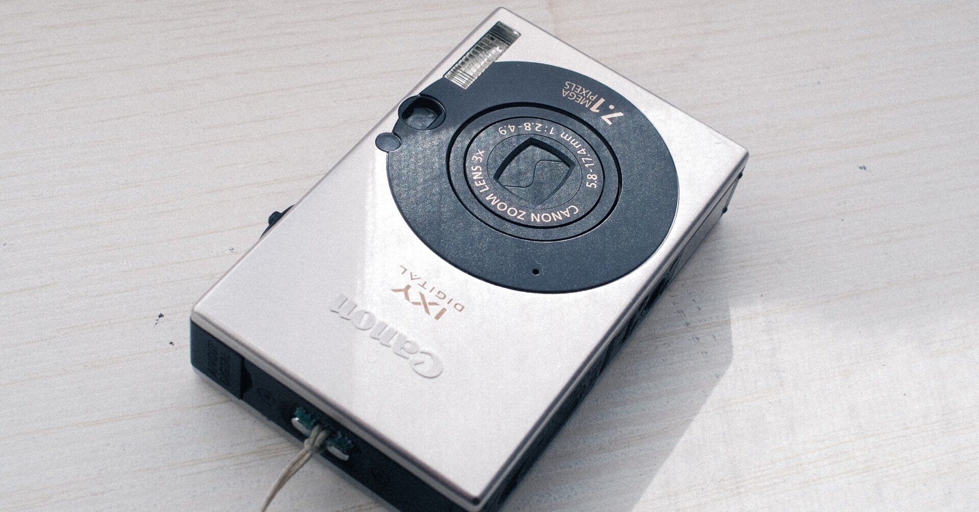 常に持ち歩ける「カメラ」を探して、IXY DIGITAL 10|早川/Hayakawa 常に持ち歩ける「カメラ」を探して、IXY DIGITAL 10|早川/Hayakawa