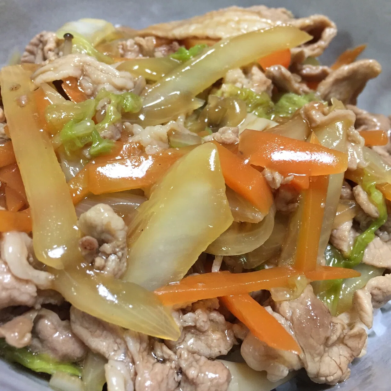 子供が 家で中華丼が食べたい と言ったので 初めて作ってみた 今までは 中華スープの素には小麦が入ってる と思い込んで警戒し とろみを出すのに失敗する と怯えていた バカみたいだ なんてバカみたいだ 私は単に 私です Note