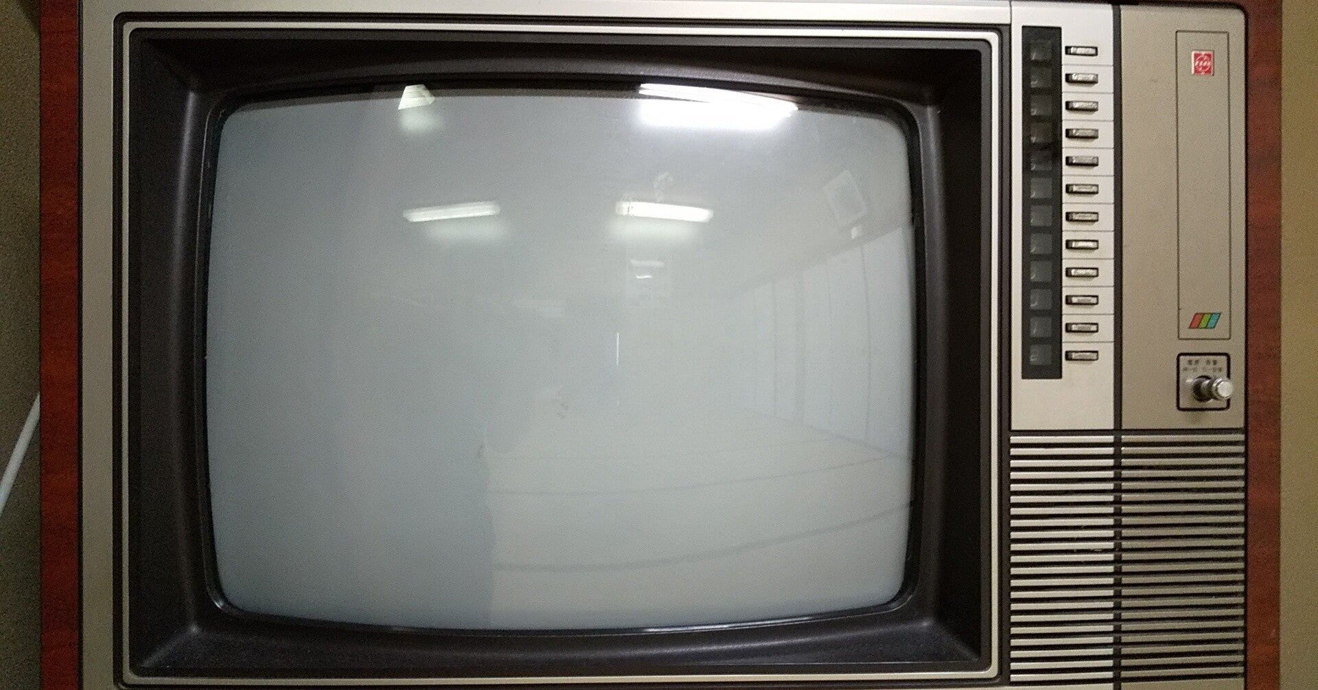 レトロなテレビ（動かない） 681bb1b5cdff328090e3a4f9393d73
