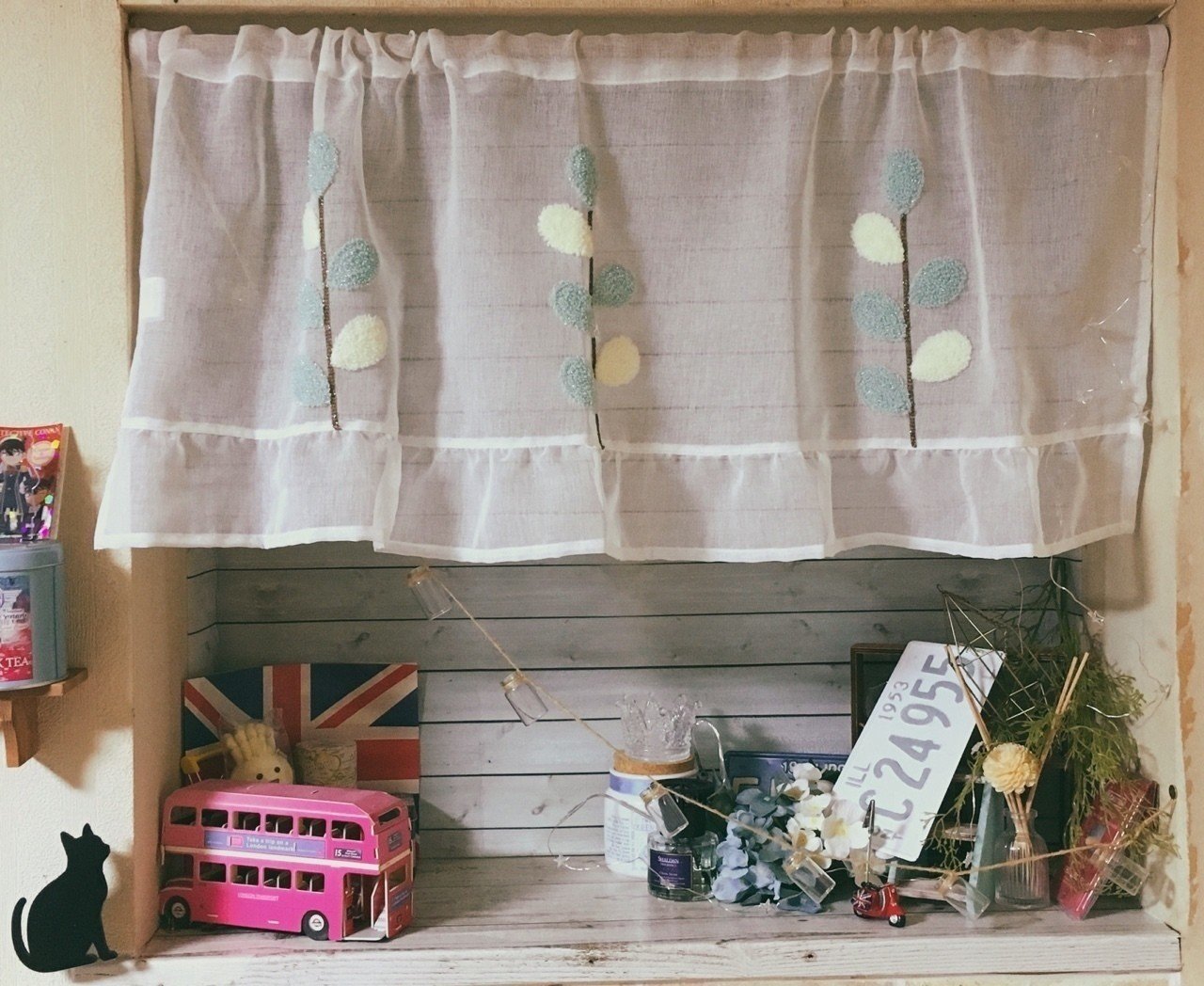 自室の小窓をカフェによくあるオーニング風にしたぜ！｜ama☔︎