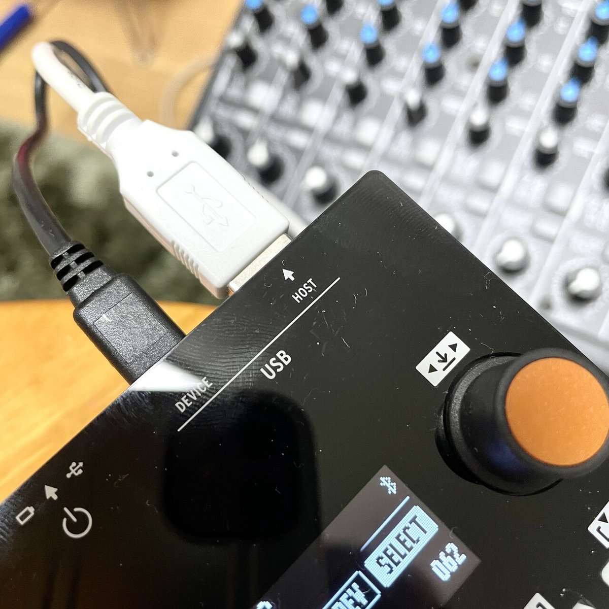 小さいのに多機能!? MIDIコントローラー「SL Mixface」を使っ 小さいのに多機能!? MIDIコントローラー「SL Mixface」を使っ