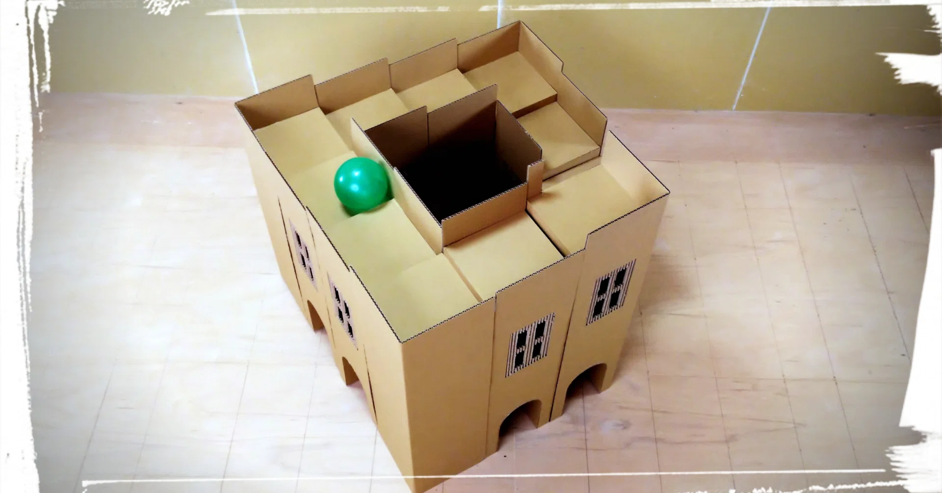次回動画配信テーマのお知らせ 無限階段 をダンボールで楽しく作ります 侍さん ダンボールクリエイター Cardboard Creator Note