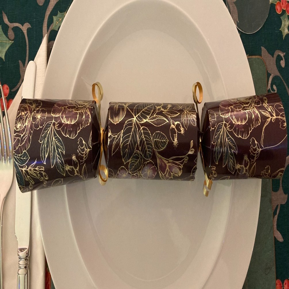 英国のクリスマス食卓に欠かせない 食べない方のクラッカー 英国ゆるっとシニア Note