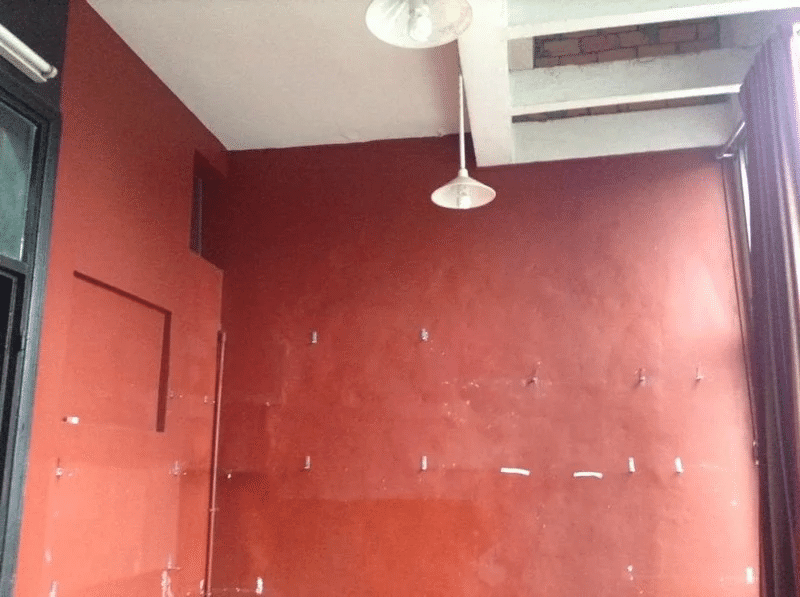 塗り替える前の壁