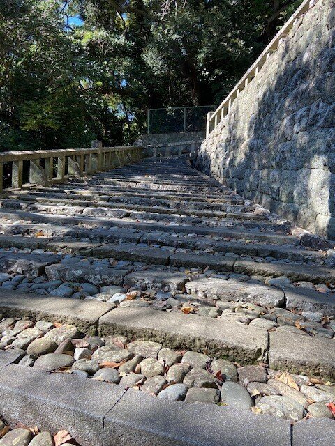 連載~静岡の歴史を学ぼう84】Climb the 1,159 Stone Steps in 連載~静岡の歴史を学ぼう84】Climb the 1,159 Stone Steps in