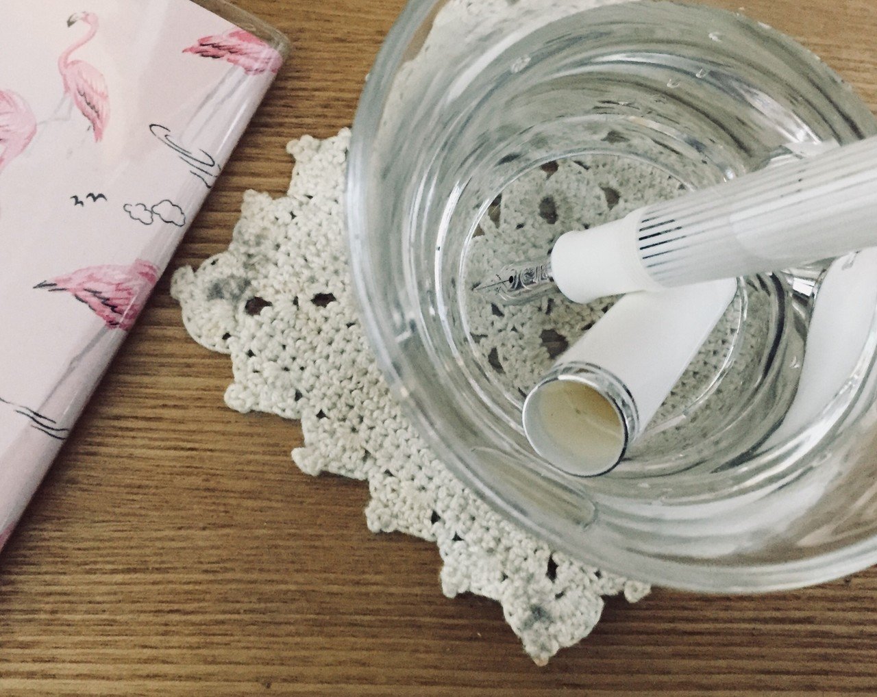 5日ぶりに万年筆を使おうとしたら インクが切れかけだったようで ペン先が乾いて書けなくなっていました しかも ねじ込み部分にもにも変な汚れが まさかカビ 購入して4ヶ月 初めてのクリーニング Bluedaisy Note