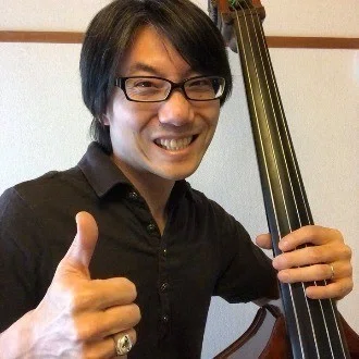 棚橋俊幸(たーなー)=二刀流ベーシスト