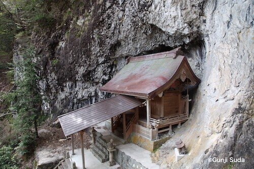 ④八重山神社