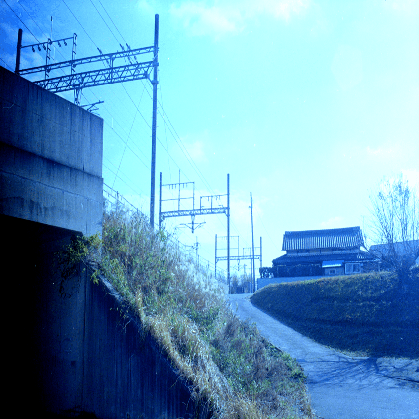 富士フィルムLEDビュワープロ4x5を光源に、ネガフィルムをデジタル化し