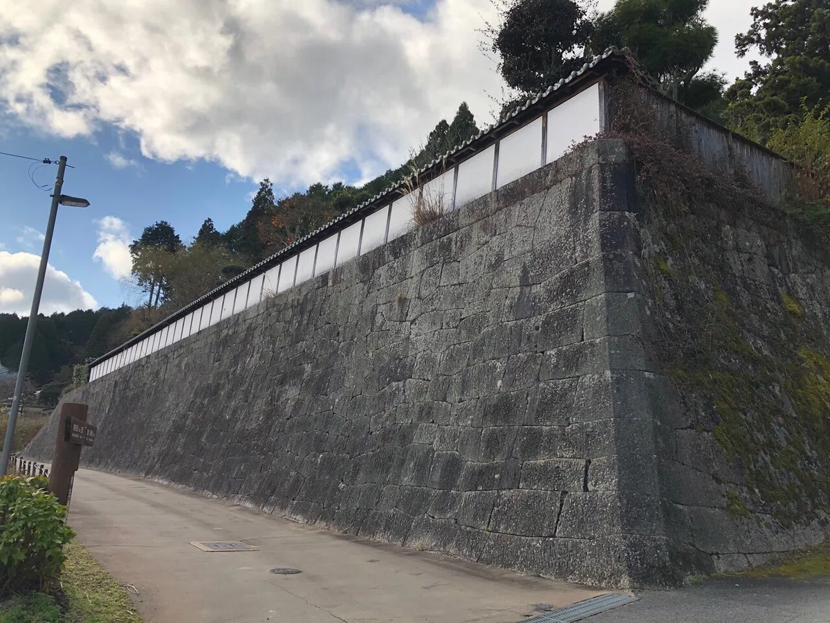 家老屋敷石垣全景_柳生街道