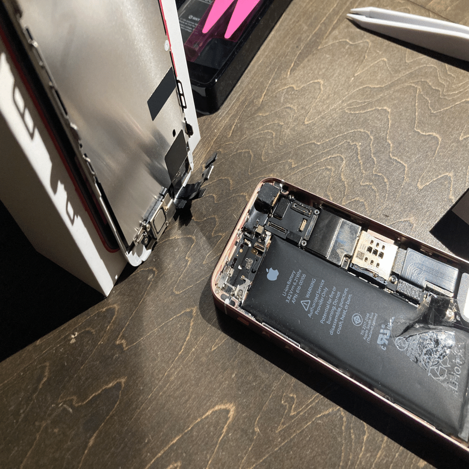 DIY -iPhone SE（初代）のバッテリー交換メモ-｜ひかさん🍺 『木の名刺