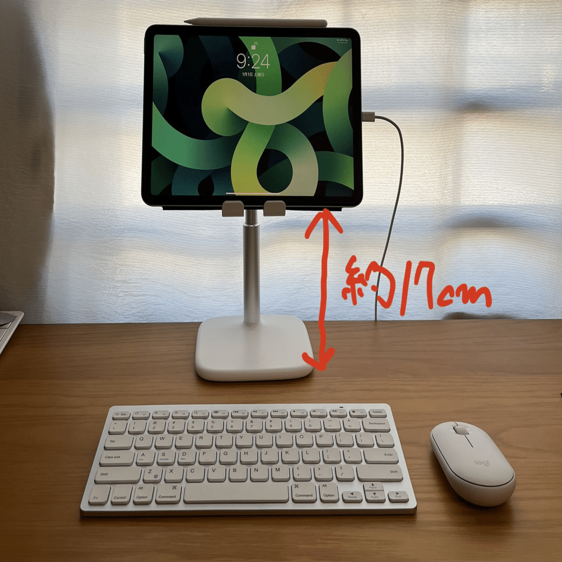高さが稼げて見た目スッキリなiPadスタンド（動画再生や読書に最適