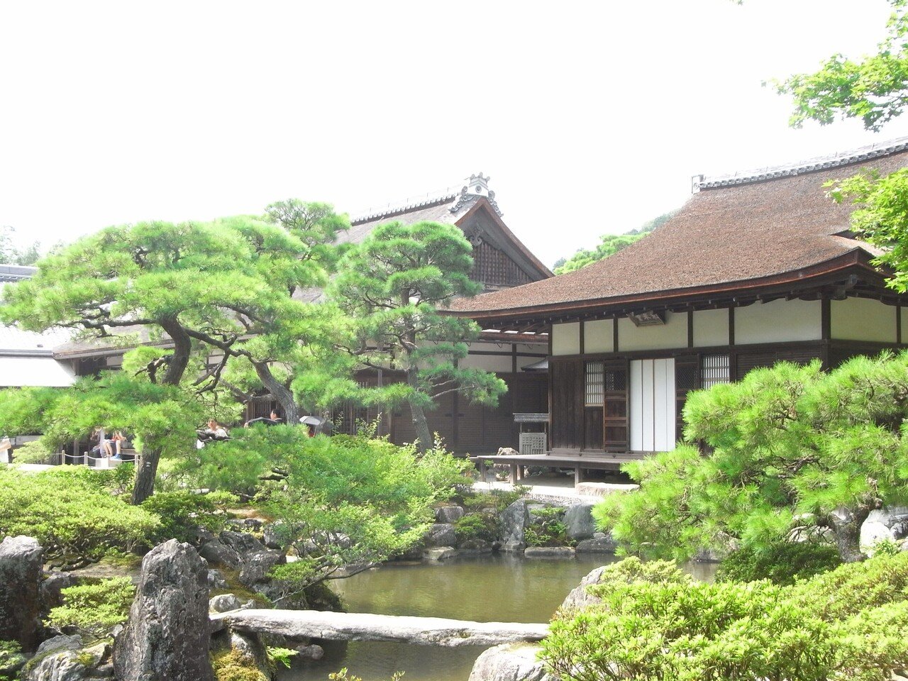 世界遺産「銀閣寺（慈照寺）」銀閣寺鎮守社「八神社」銀閣寺より