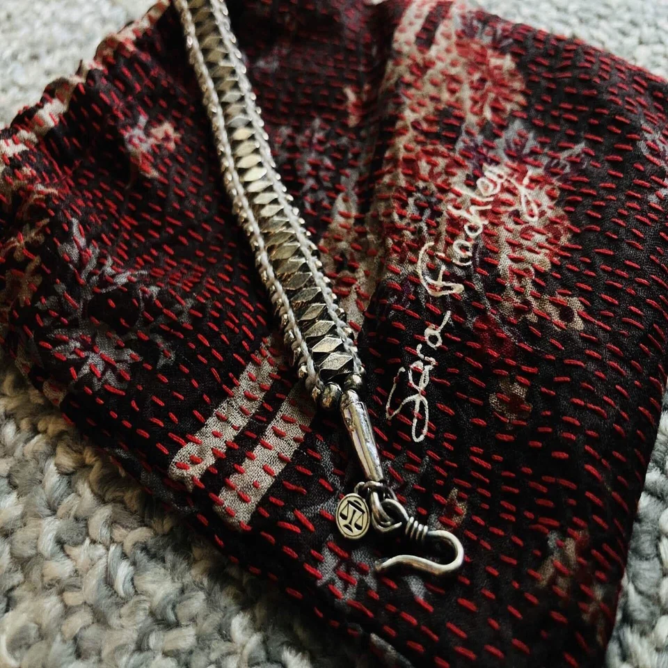 Sara Finchley silver misanga bracelet｜hitogatarobot