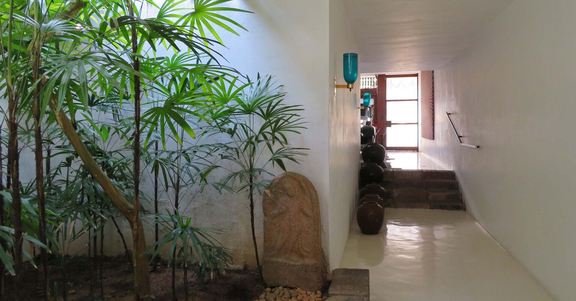 建築 内か 外か それが問題だ ジェフリー バワの建築 Hiroshi Kawajiri Note 建築 内か 外か それが問題だ ジェフリー バワの建築 Hiroshi Kawajiri Note