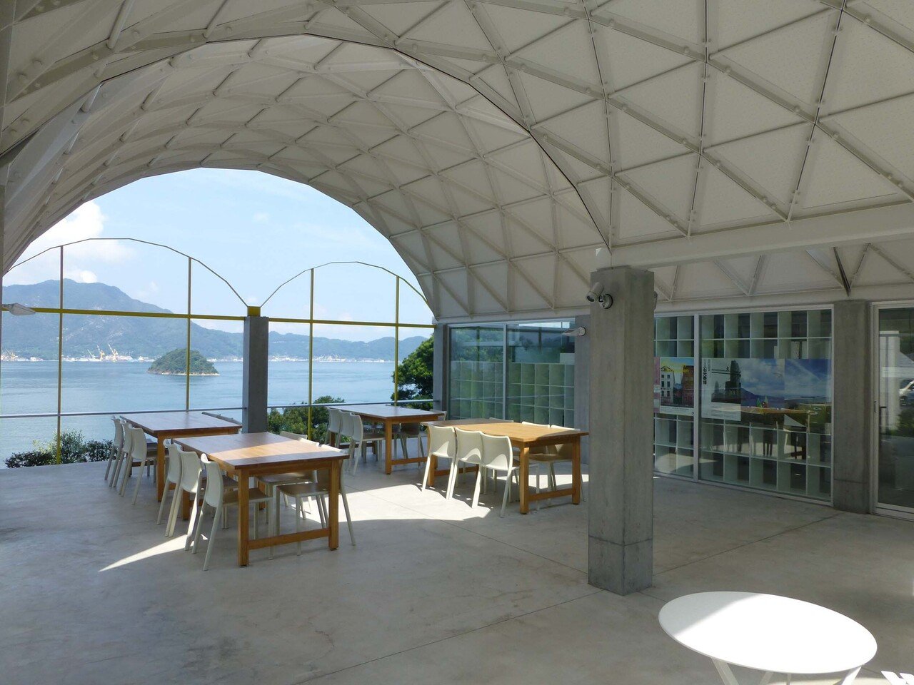 建築】内か？ 外か？ それが問題だ／ジェフリー・バワの建築