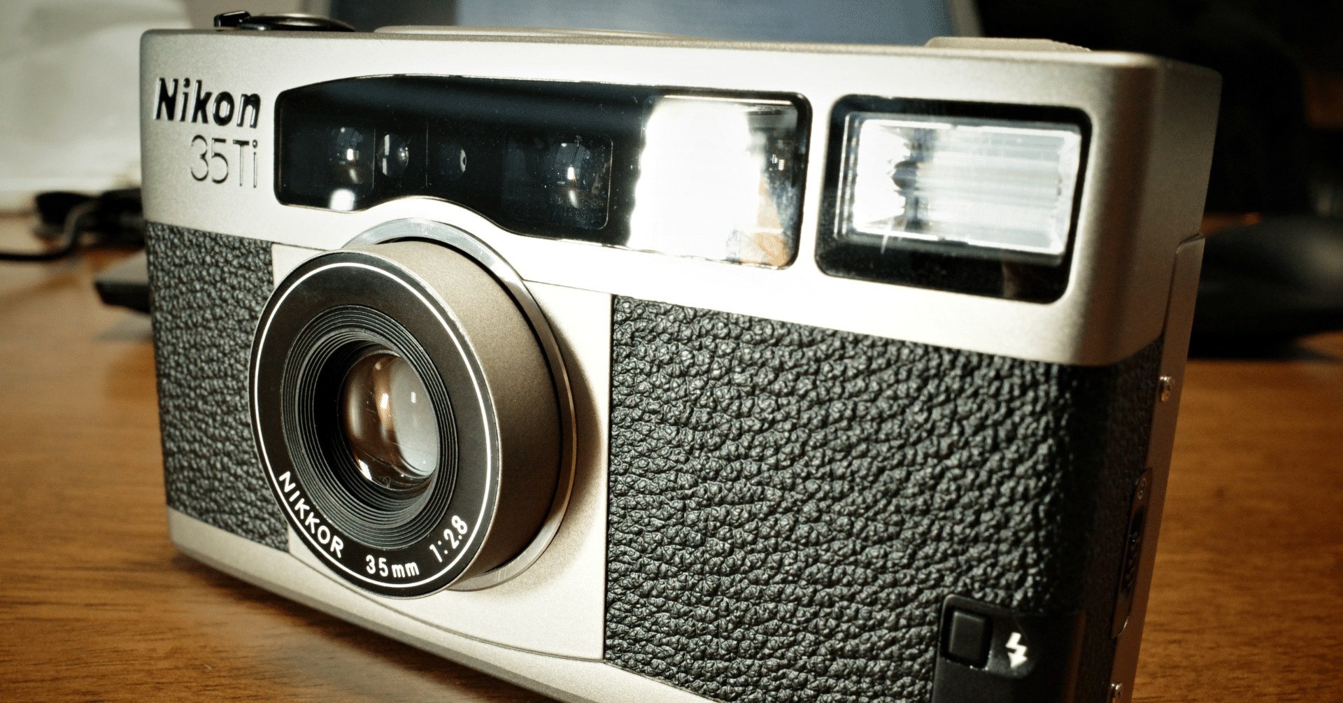 Nikon 35Ti フィルムカメラ シルバー ケース付き ジャンク扱い 【公式