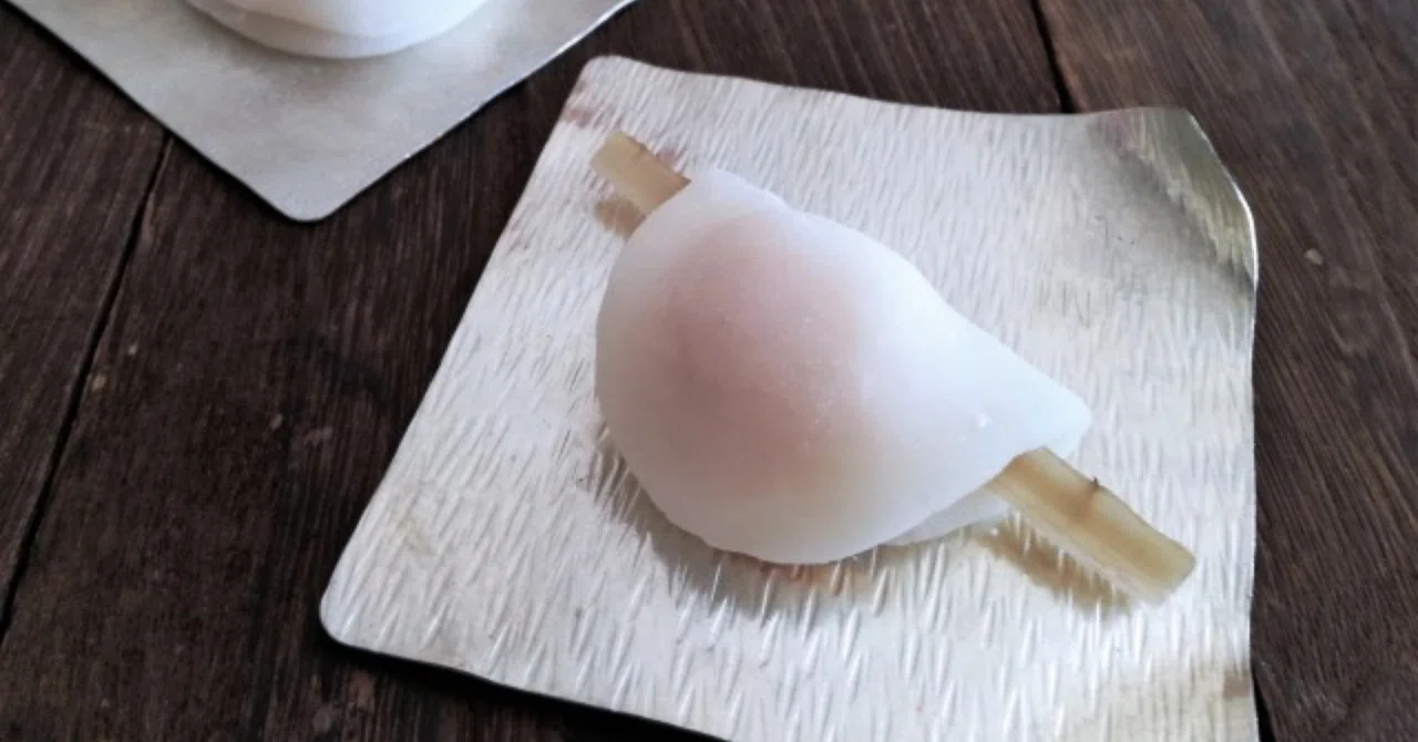The History Behind 'Hanabiramochi', the Japanese Confection with ...