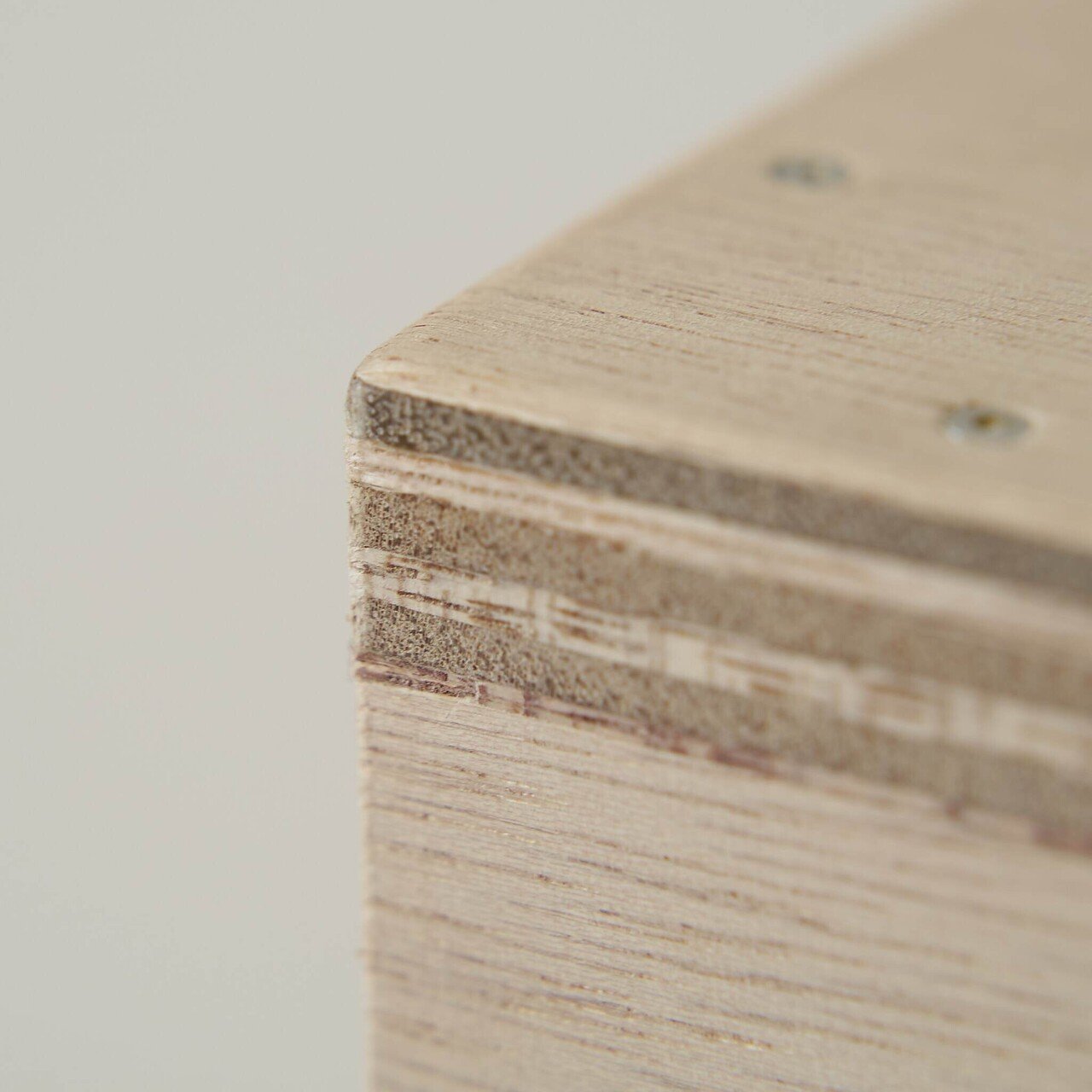 撮影現場の必需品。現場で愛される「箱馬」という名の影の立役者｜Hero