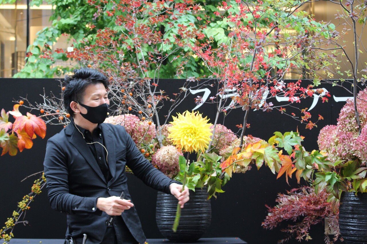 日本の有名なフローリスト厳選4人 世界で活躍する仕事内容や活動に迫る 男性フラワーアーティスト デザイン 花の作品 テレビや雑誌撮影 出版など My Florist Magazine Note 日本の有名なフローリスト厳選4人 世界で活躍する仕事内容や活動に迫る 男性フラワーアーティスト デザイン 花の作品 テレビや雑誌撮影 出版など My Florist Magazine Note