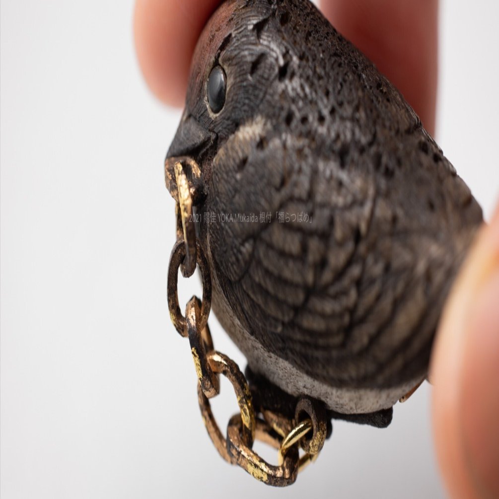 大いなる幸せを運ぶ小さなツバメの根付｜根付師 陽佳 YOKA Mukaida