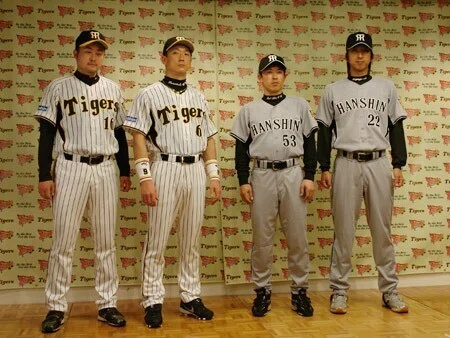 過去15年の阪神のユニフォーム変遷を振り返ると共に、その試行錯誤の労