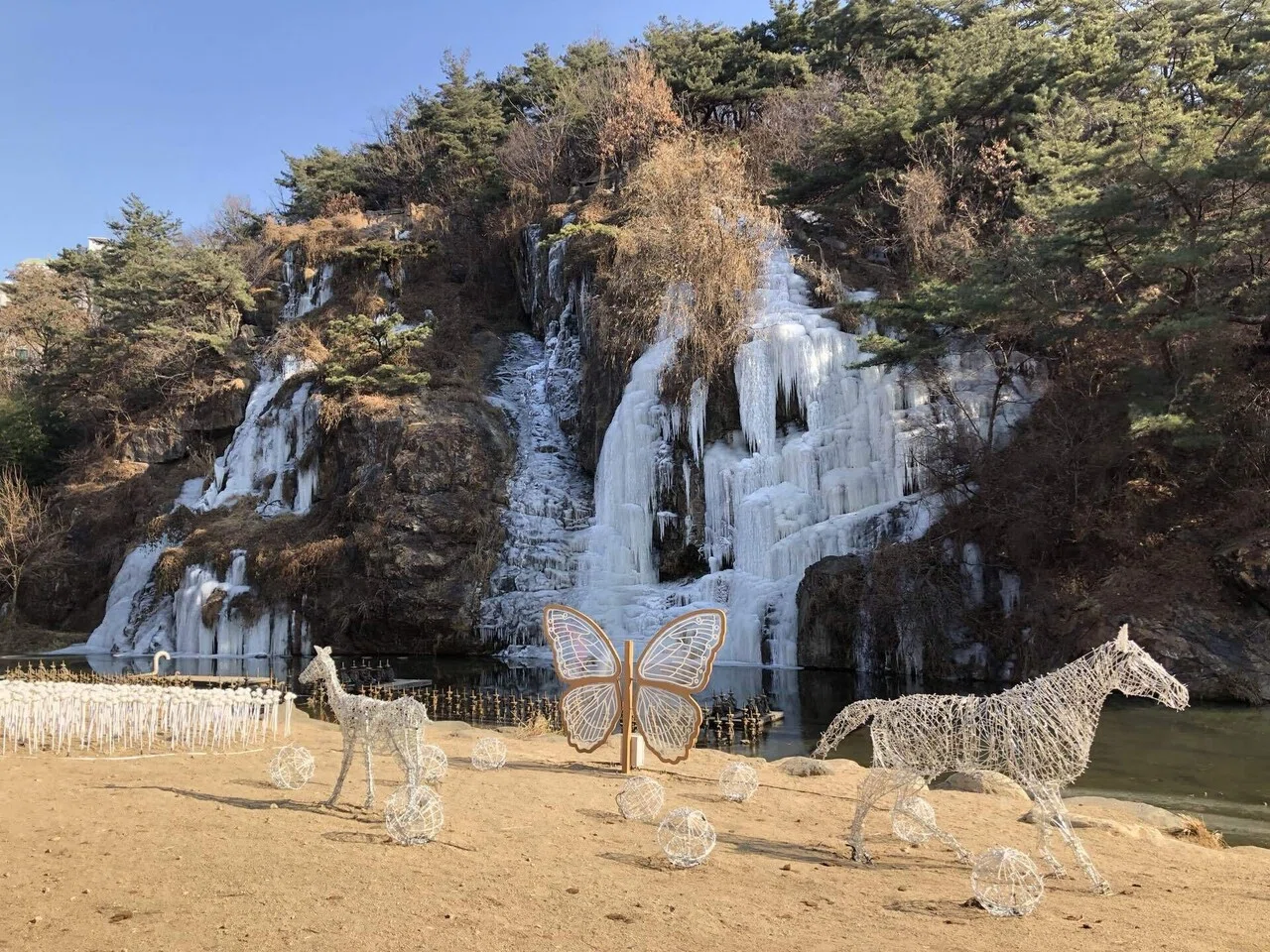 韓国の街並み#05.弘済川の自然美術館と滝〜散歩と美術を同時に楽しめる