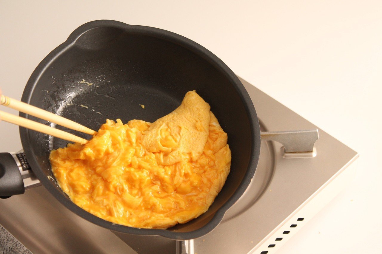 ワンランク上のオムレツを作るコツは15分前に塩を入れること 樋口直哉 Travelingfoodlab Note ワンランク上のオムレツを作るコツは15分前に塩を入れること 樋口直哉 Travelingfoodlab Note