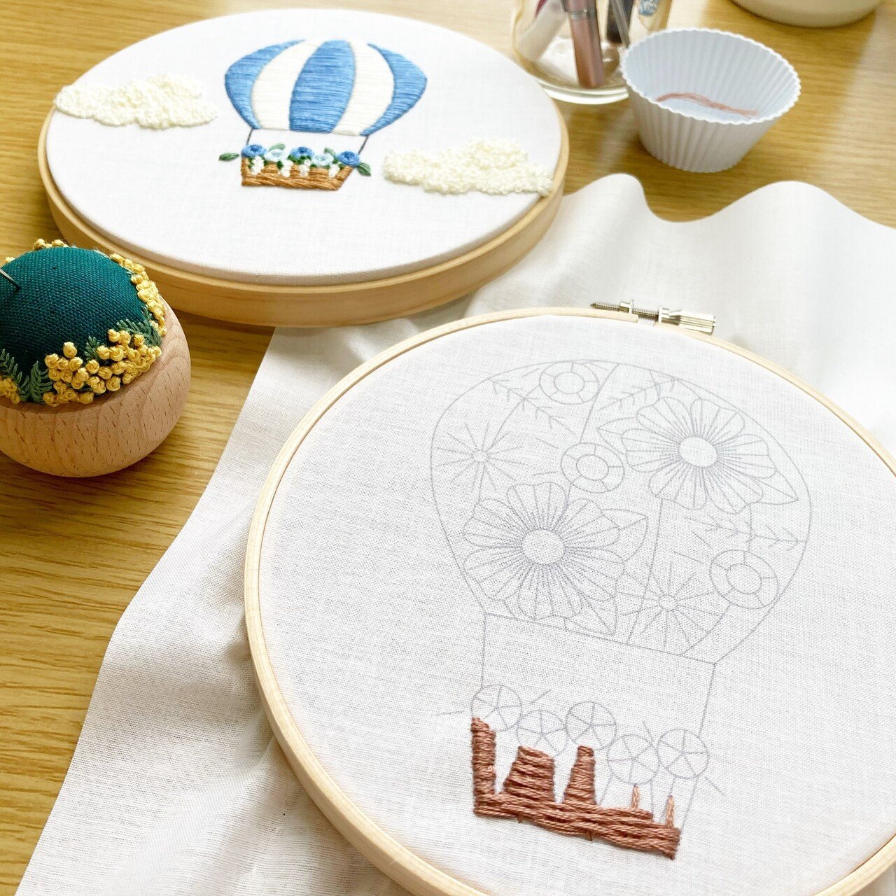 気球の刺繍をしていたはずが、素敵なリースが出来あがりました｜はな