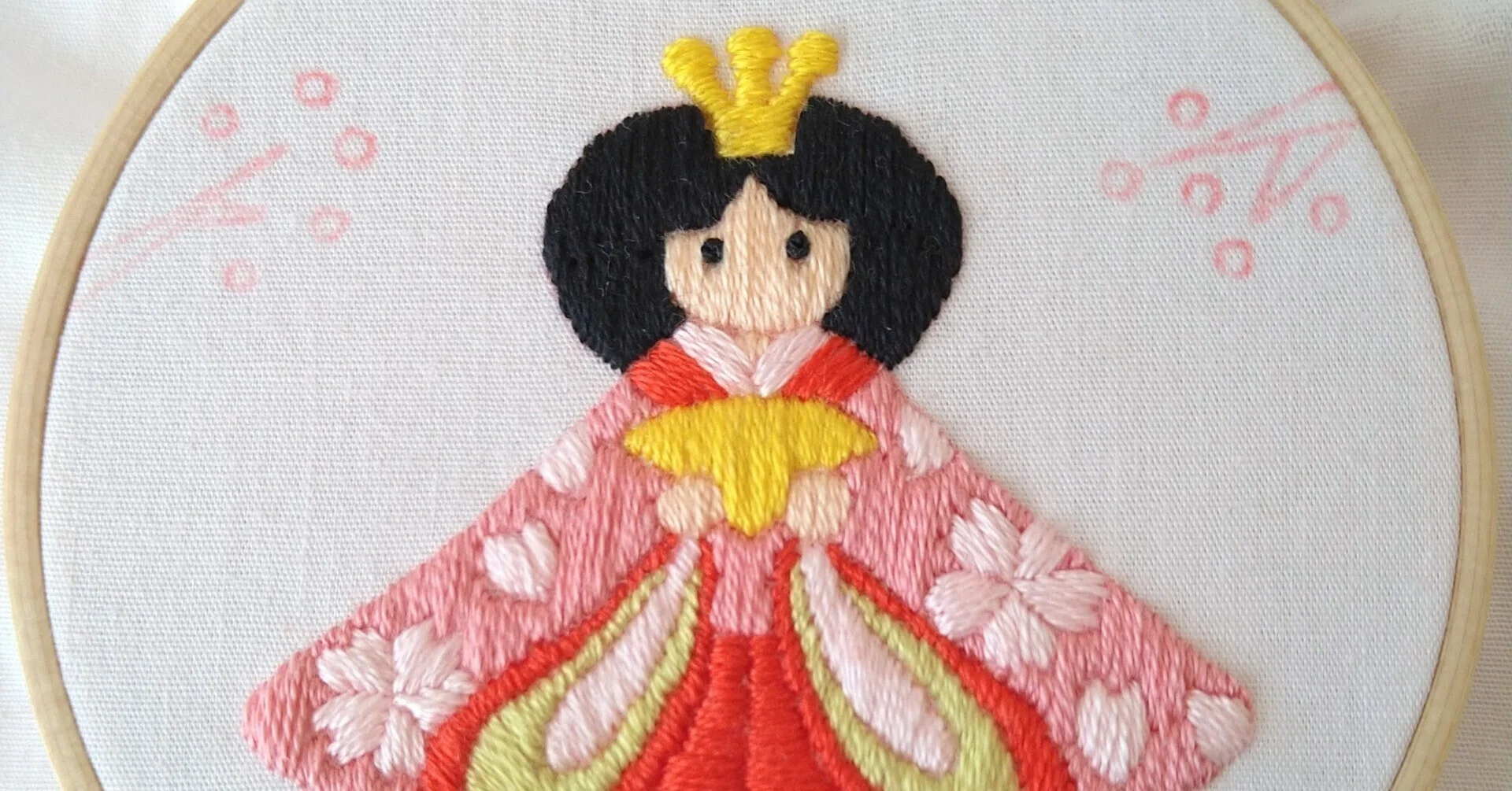ひなまつりの刺繍枠キットを作ろう🌸 ステップ20 〜お雛様の目の刺繍 ひなまつりの刺繍枠キットを作ろう🌸 ステップ20 〜お雛様の目の刺繍