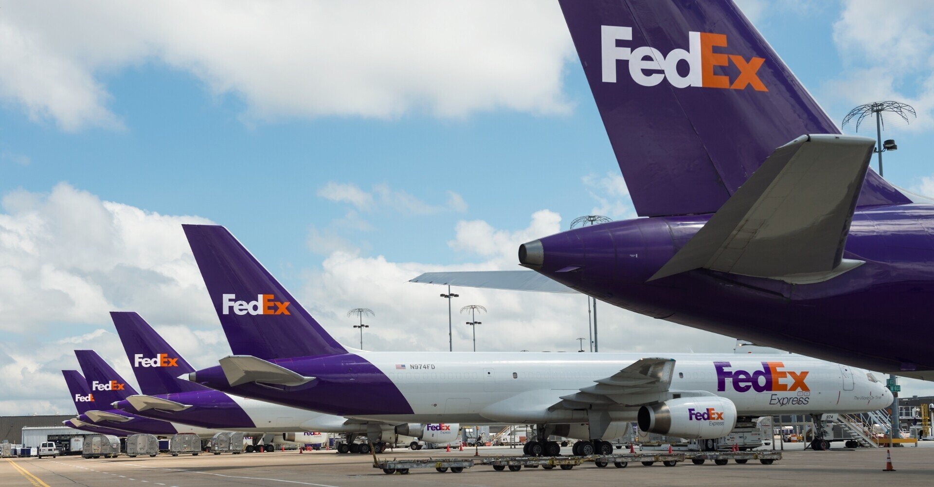 時間厳守の新たな輸送サービスを開始しました - フェデックス