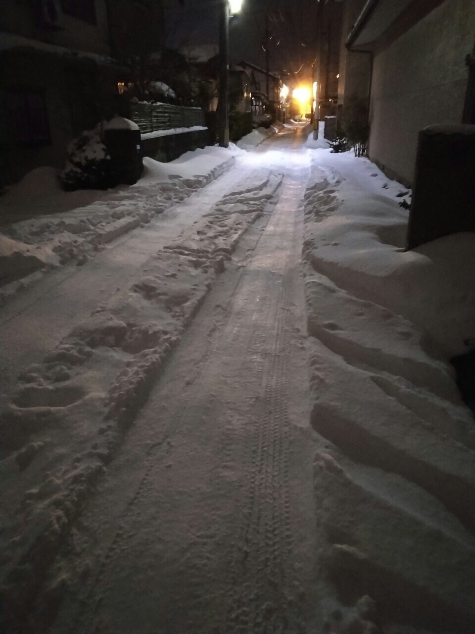 あきた暮らし スタックしてる車多発 路地は10cmくらいの凍りの上に積もった雪でワダチが とんぷぅ Note あきた暮らし スタックしてる車多発 路地は10cmくらいの凍りの上に積もった雪でワダチが とんぷぅ Note