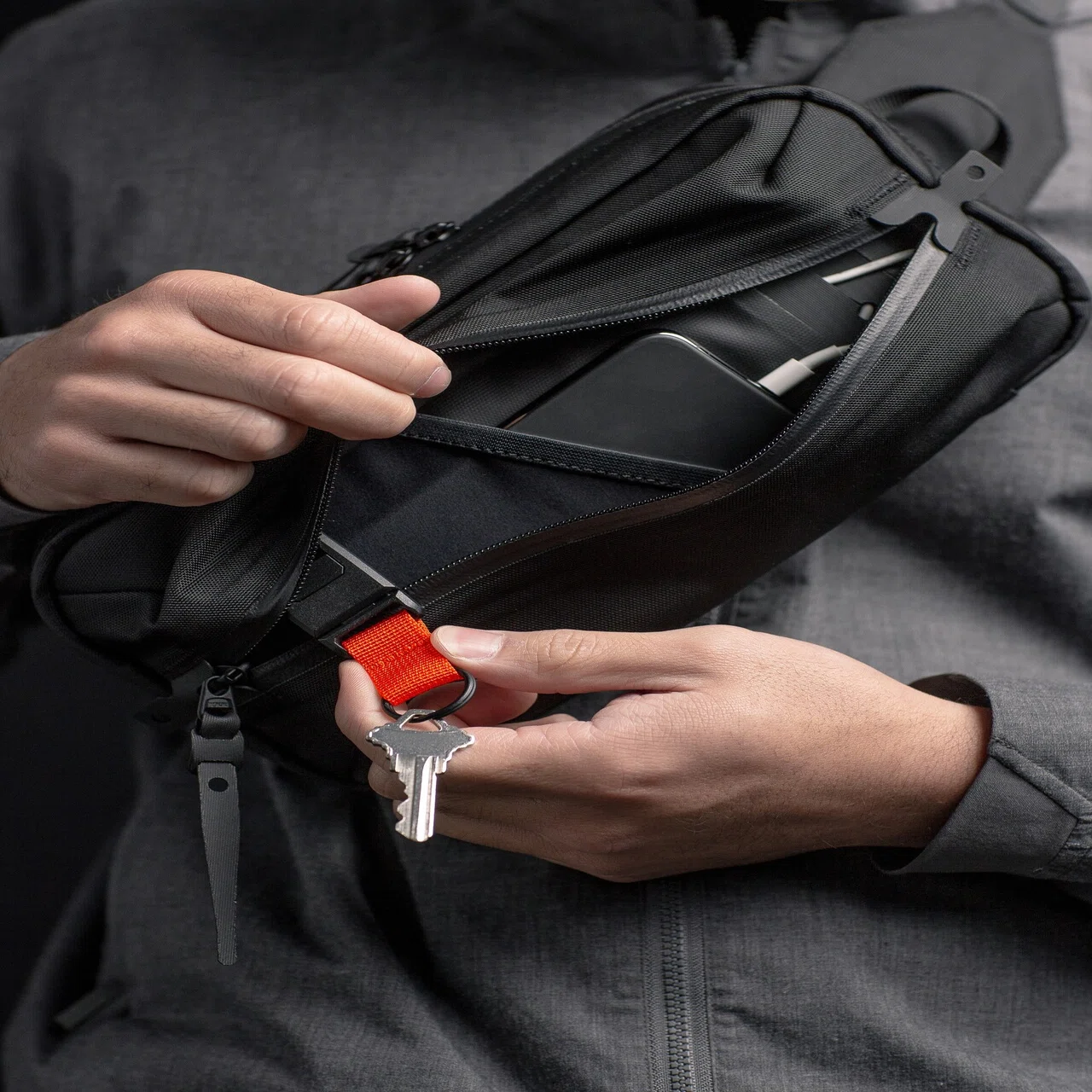 カバンを企画することを諦めさせた機能性の塊 「TECK KIT SLING」の話 
