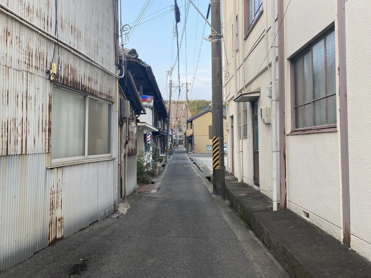 ヤギと暮らす旅好き店主が見せる本の世界「OLD FACTORY BOOKS」｜雑誌