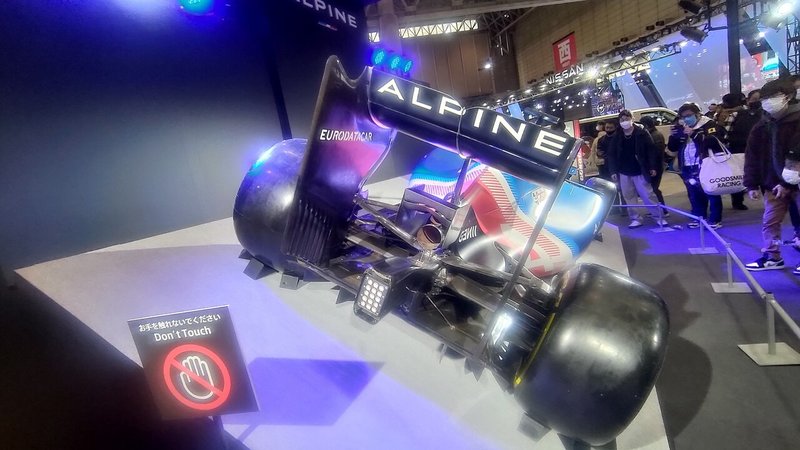 東京オートサロンで展示されたアルピーヌF1マシン