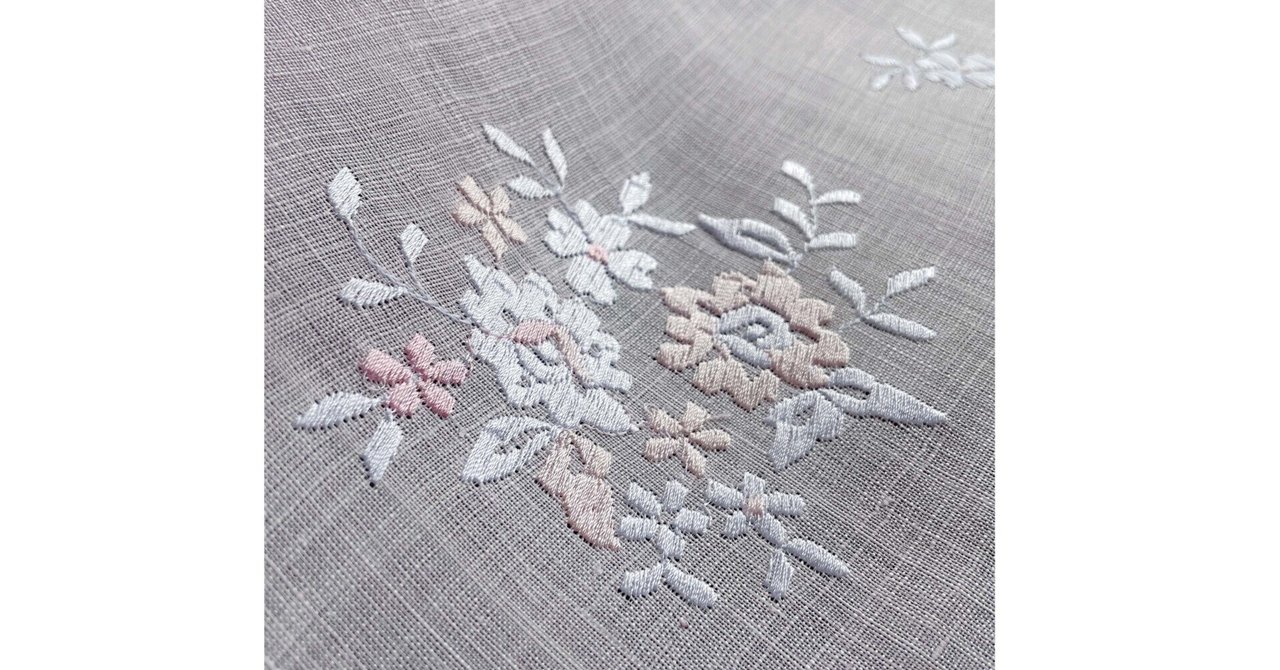 オフ色と草花の穴刺繍」麻ポジャギ - メルカリ